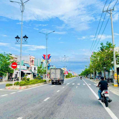 Chỉ 1 lô 2 mặt tiền ngay trung tâm khu phố chợ sát QL1A/333m2/Sổ sẵn