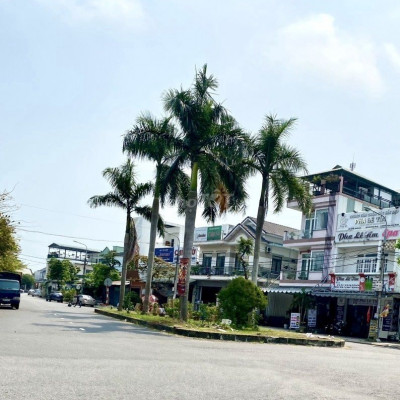 Kẹt tiền bán gấp 165m2 ngay trung tâm thị trấn giá 980tr-sổ sẵn gần lộ