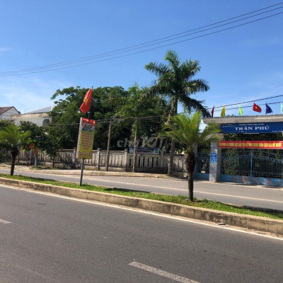 Chủ ngộp bank hạ giá lô đất gần Chợ, ngay TTTT, mặt tiền đường