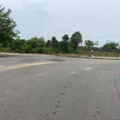 CHÍNH CHỦ SẬP HẦM CẦN RA NHANH LÔ ĐẤT SÁT TRƯỜNG ĐẠI HỌC FPT