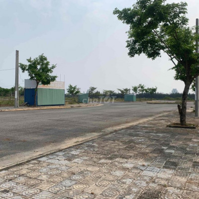 Chính chủ cần bán nhanh lô đất đướng 27m Sát FPT