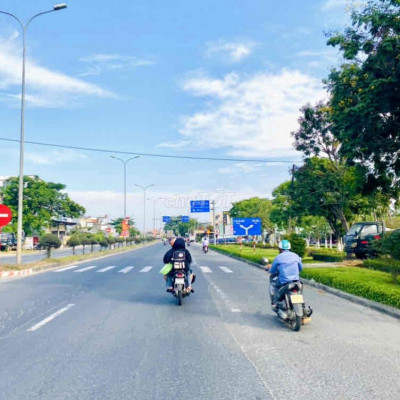 Độc quyền lô biệt thự 210m2 mặt tiền lớn siêu hiếm giáp TT Vĩnh Điện