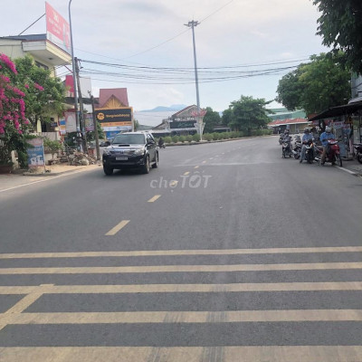 Chủ hạ giá lô đất mặt tiền đường 5m5 ngay TTTT, gần Hội An