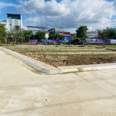 cắt lỗ đất 2 mặt tiền đường 6m, hàng kín x trăm. hạ 350 triệu so 2022.