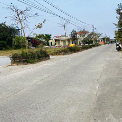 Bán đất gần chợ, sẵn sổ mở đường 7,5m. Gần Đà Nẵng Hội An. Hổ trợ vay