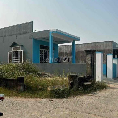 Bán gấp nhà ngay gần uỷ Ban Xã ĐIỆN HOÀ, cách trục chính đường 33 300m