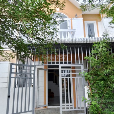 Cho thuê nhà 2 tầng mặt tiền đường 5,5m sau lưng trường Lê Hồng Phong