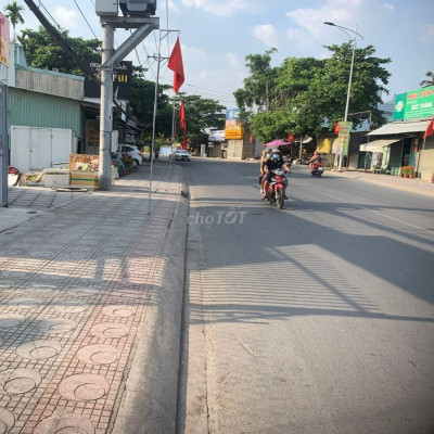 Bán 200m2 Mặt tiền đường - Nằm ngay Trung Tâm Sầm Uất - Giá 9xx triệu.