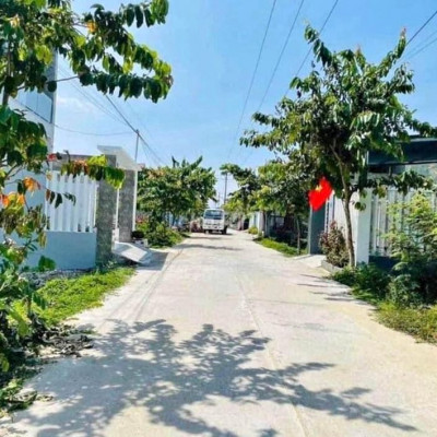 LÔ đất sát TTHC Huyện - Nằm cách QL1A 600m - -Đường 5m5 - Full Đất ở .