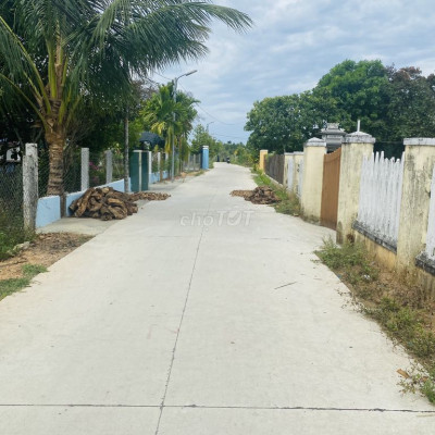 Bán gấp lô đất cạnh trường THCS cách Trạm thu phí chỉ 1km