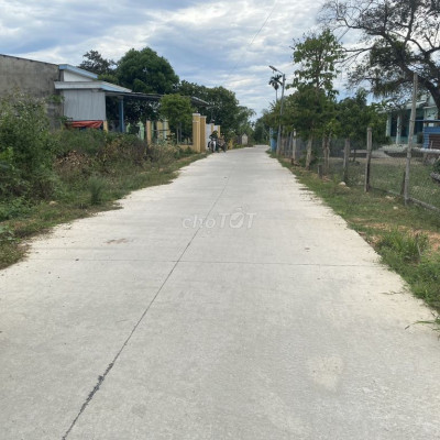 Lô góc 2 mặt tiền , cách Đà Nẵng 5km giá chỉ 750tr, gần trạm thu phí