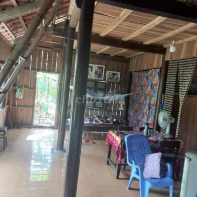 cần bán nhà gỗ