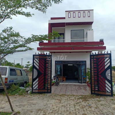 Nhà đẹp 2 tầng sau lưng cocobay sân golf Đà Nẵng