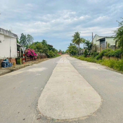 Lô đường nhựa y hình Đại Hiệp sát ngã 3 Hòa Khương sạch đẹp sẵn sổ
