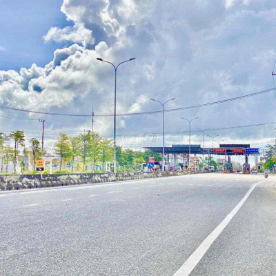 Chính chủ nhượng gấp lô góc 2 mặt tiền đối diện trường học sát QL1A