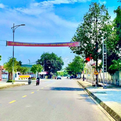 Lô đất biệt thự 210m2 nằm Mặt tiền Nguyễn Bỉnh Khiêm-Giá 6xxtr/1 lô.