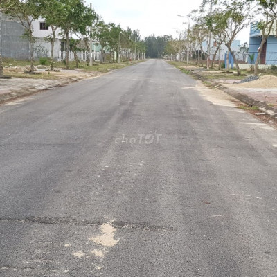 Chính chủ bán đất đường Nam Trân Block E3 đối diện công viên KĐT Số 3