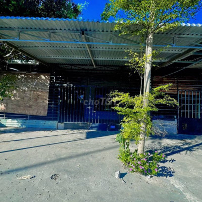 Cần bán nhà mặt tiền chính chủ ngay ngã 3 Bình Nguyên.DT:207m2.Giá2ty1