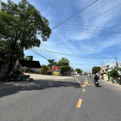 Lô Tích Phú 1 trên trục chính trạm y tế,cạnh uỷ ban xã Đại Hiệp