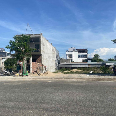 bán đất khu đô thị số 4 dt 171 m2 đường lớn 27m lề 6m. đã có sổ