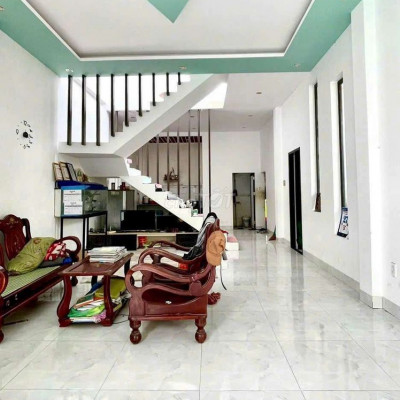 Hiếm _ chủ gấp bán nhà đẹp 2 tầng _ kiệt 4m - giá chỉ 890 triệu