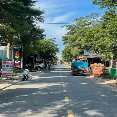 Mặt tiền đường Quang Trung , KPC Nam Phước . DT: 6x25 . Gần trường học