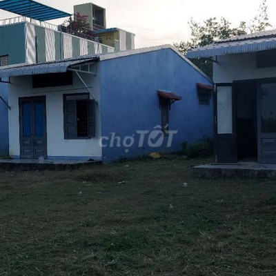 Nhà c4 như , view sông , view đồng . Có sân vườn , thoáng mát .