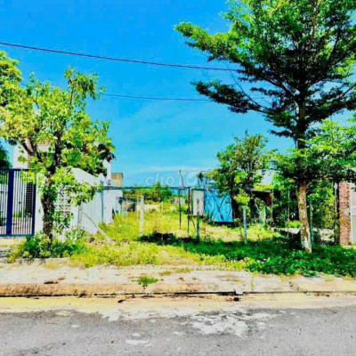 lô biệt thự 171,5m2 cần bán, ngang lên đến 7m, đối diện sân gôn