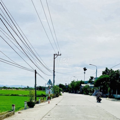 Tôi chính chủ cần tiền nên bán lỗ 100m2 cách chợ Cá 3km giá 675tr