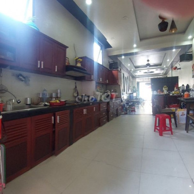 Chủ hạ chào Nhà mặt tiền Đảo Ký Ức Hội An, sát cạnh Bay Resort.