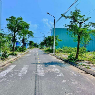 Cắt lỗ lô đường 7,5m kdt an phú quý đối diện công viên