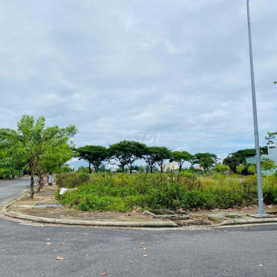 chính chủ cần bán lô góc đối diện công viên