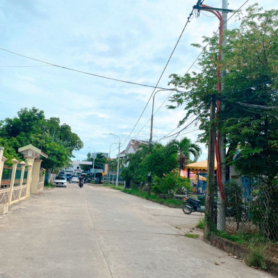 Bán 105m2 nằm ở đường Lê Thiện Trị -TT Nam Phước -Giá 6xxtr/1 lô.