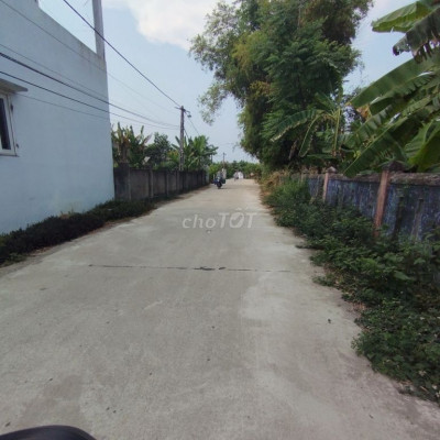 CẦN BÁN LÔ ĐẤT TRỤC CHÍNH MẶT TIỀN ĐÔNG PHÚ CÁCH QUỐC LỘ 50m.