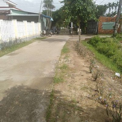 Đường chính thôn quang hiẹn