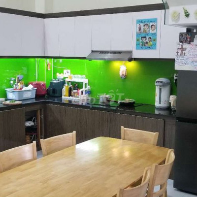 Cho thuê nhà phố, 137m2, 3 phòng ngủ, 2 phòng vệ sinh, nội thất đầy đủ