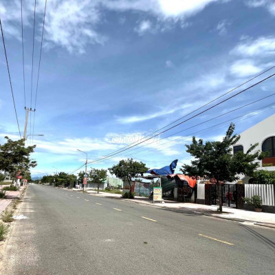 Lô trục chính,đg nhựa 15m5 gần chợ ĐẤT ĐÔ THỊ SẴN SỔ, đi Hội An 3p