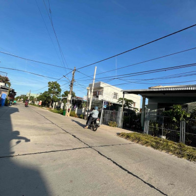 Nhà 2 mê, căn góc 2 mặt tiền đường, 260m2 ngang đất 13m sẵn sổ