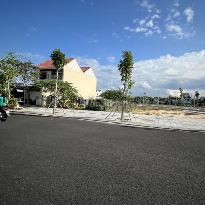 Phố cổ Hội An - Lô 175m2 gần sân vận động, công viên. Giá 4, x tỷ