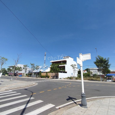 Ngân hàng SHB thanh lý gấp lô đất 100m2 SHR đối diện siêu thị Go