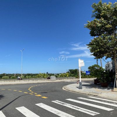 Cần bán Lô đất sổ hồng riêng đối diện siêu thị Go giá chỉ từ 1,4tỉ