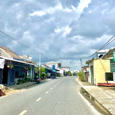 Bán đất 195m2 đường QH10.5m Cạnh chợ Trung tâm thị trấn