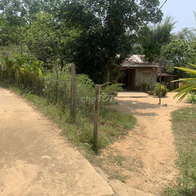 bán lô đất ở kèm vườn sẵn nhà trên đất. 
dt tổng 1936m có 400m ở