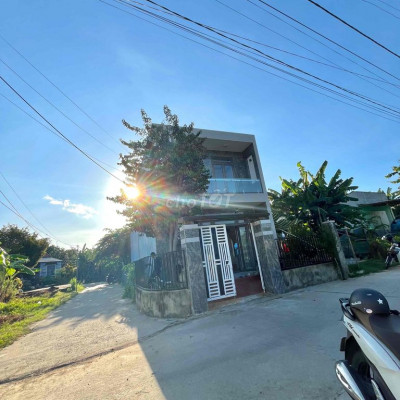 Nhà lô góc 2mê Điện Tiến,bên cạnh dư 5m ngang đất trống nữa bán hết