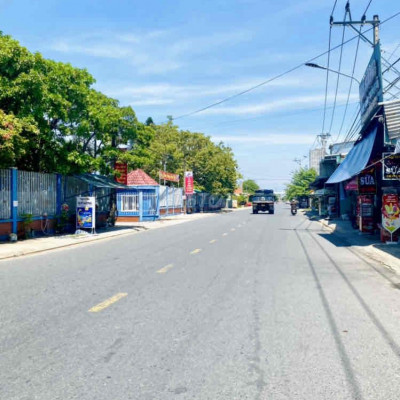 Bán nhanh 2 lô đôi ngang 10m trung tâm thị trấn sát QL1A/đường QH 9m5