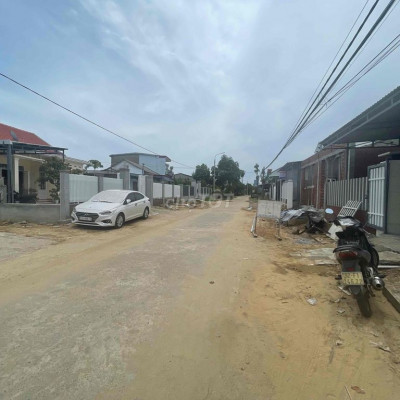 Mặt bằng kinh doanh 100m2 vị trí khu dân cưĐường DH25 dang trải nhựa