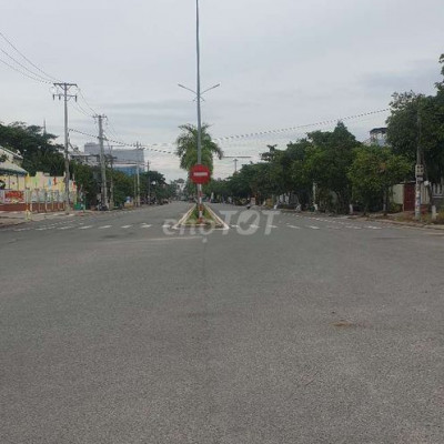 Lô *** mặt tiền đường Lê Đỉnh, gần ngã tư Điện Ngọc