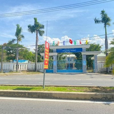 Lô đất ngang 5m nằm gần chợ,cạnh KCN,đường ô tô Giá chỉ 650tr/1 lô.