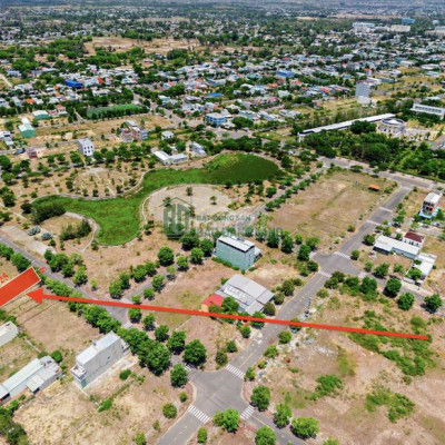 mặt tiền đường 17m5 đối diện trường Phan Châu Trinh