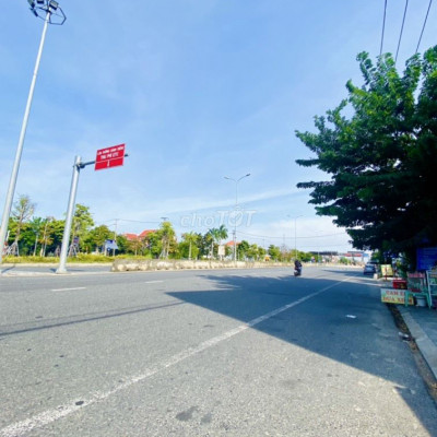 142m2 đất ở hoàn toàn nằm gần chợ,cách Trạm Thu Phí 3km.Đường QH 17m5.